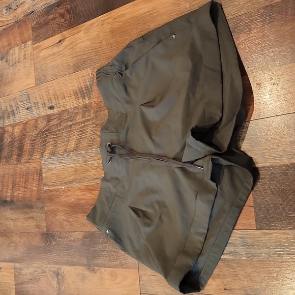 Mondetta Pants - Green shorts